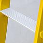 ESCALERA DE FIBRA DE TIJERA CÓNICA CON PLATAFORMA Y PELDAÑO ANCHO 60 mm MOD. F6TP05CW (4 PELD + PLATAFORMA). ALTURA PLATAFORMA: 1.235 MTS